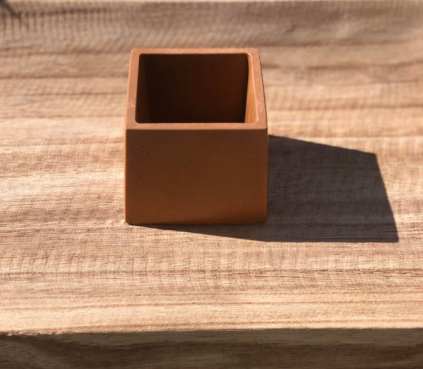 EARTHTONE CONCRETE PLANTER-SQUARE