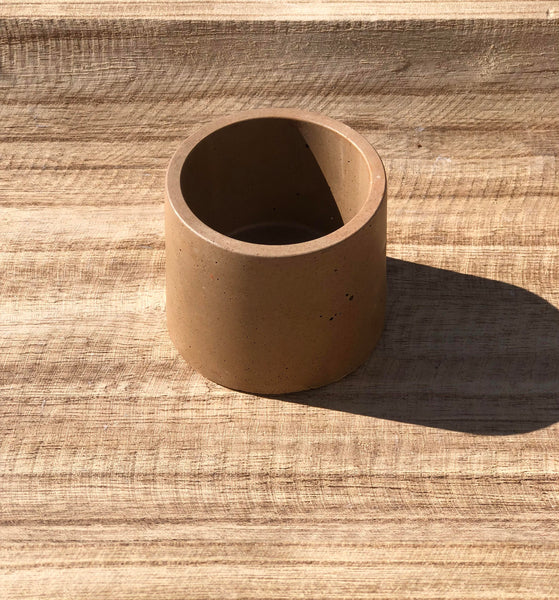 SMALL ROUND PLANTER POT